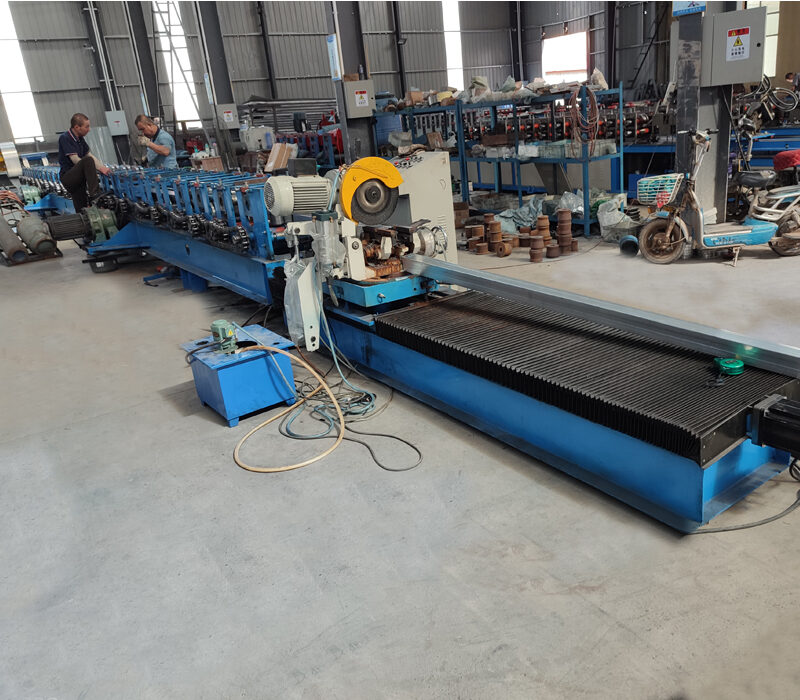 Fly saw cutting Square downpipe Making Machine | Customizable lock -seam square tube roll forming machine